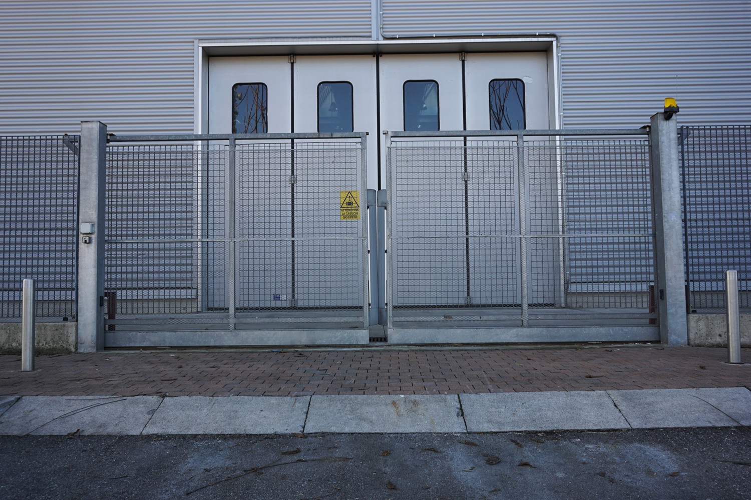 Gate Automation 3 closed door building Copy